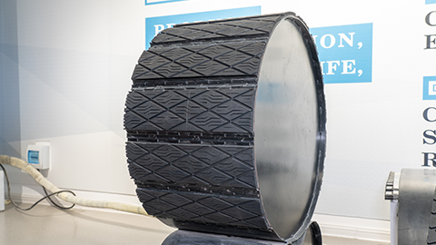 插板式滾筒包膠、陶瓷插板包膠，使用長久，安裝簡單