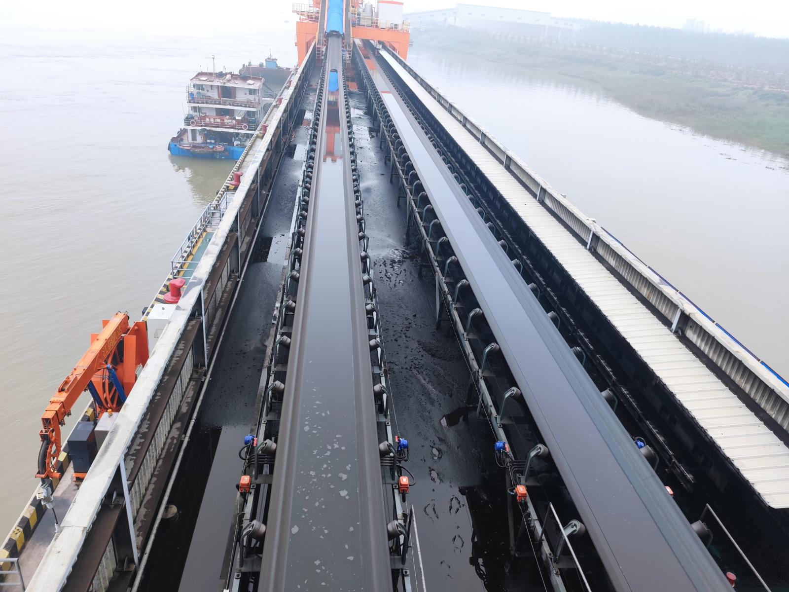 清掃箱解決港口輸煤線(xiàn)飽受回程帶煤泥污染困擾